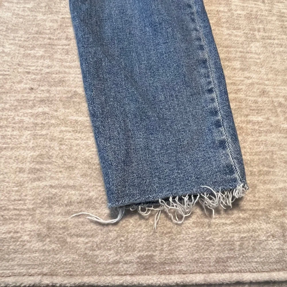 Hollister Ultra High-Rise Mom Jeans Women's Size 5R (W27 L27) Medium Wash Frayed - Picture 2 of 9
